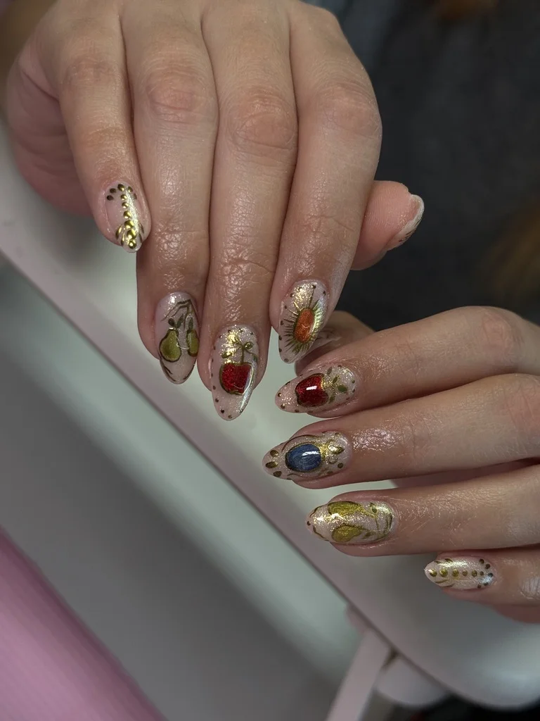 Colored French tips in soft pink